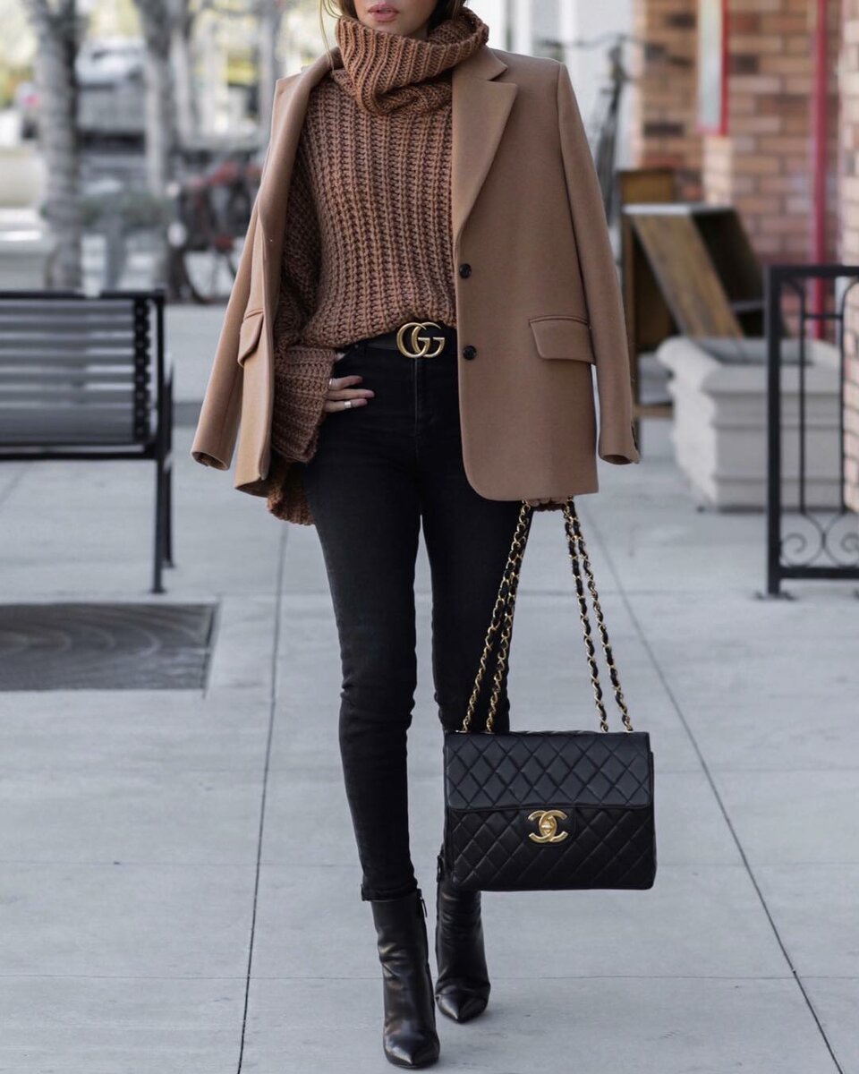 Коричневый костюм женский