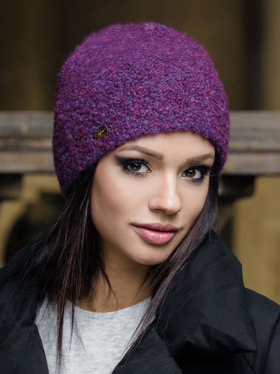 Шапки береты вязаные из пряжи Софти