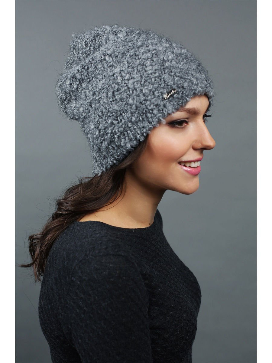 Шапка из пряжи букле спицами