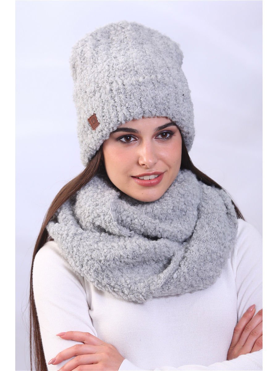 Вязаные береты из буклированной пряжи