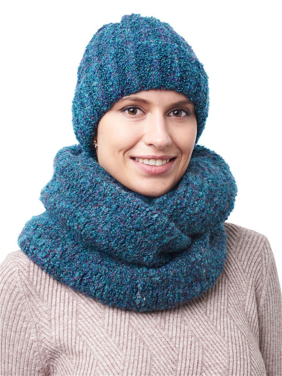 Шапка из буклированной пряжи