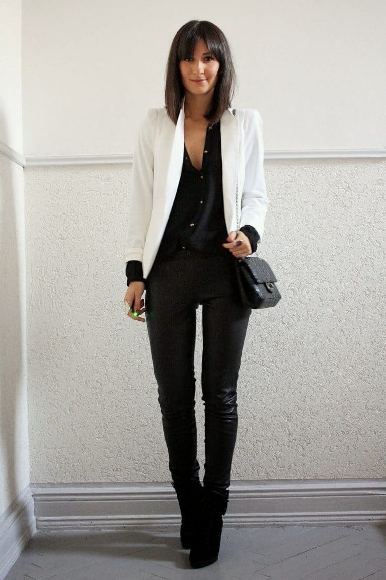 Белый пиджак и джинсы