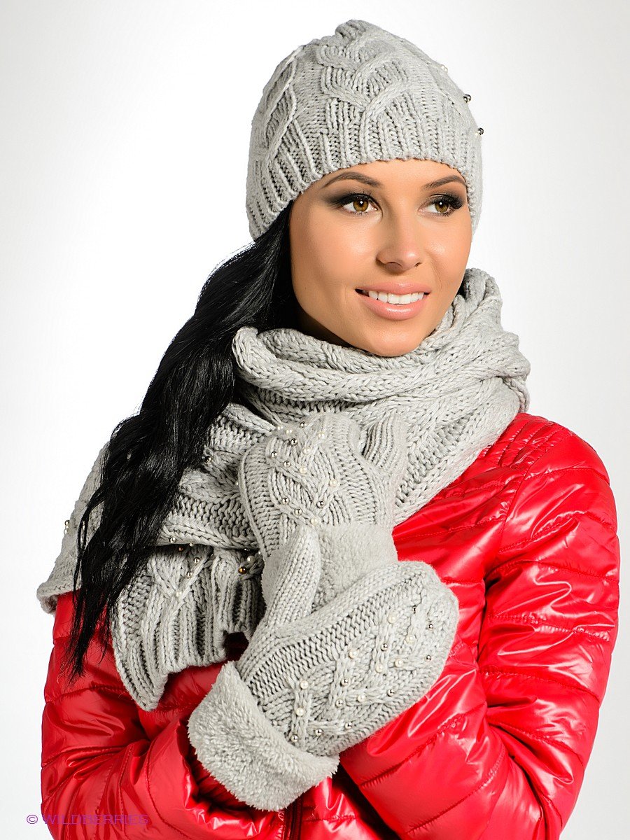 Шапка к красной куртке