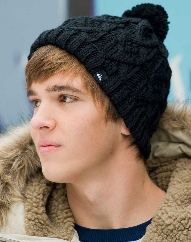 Шапка с помпоном мужская