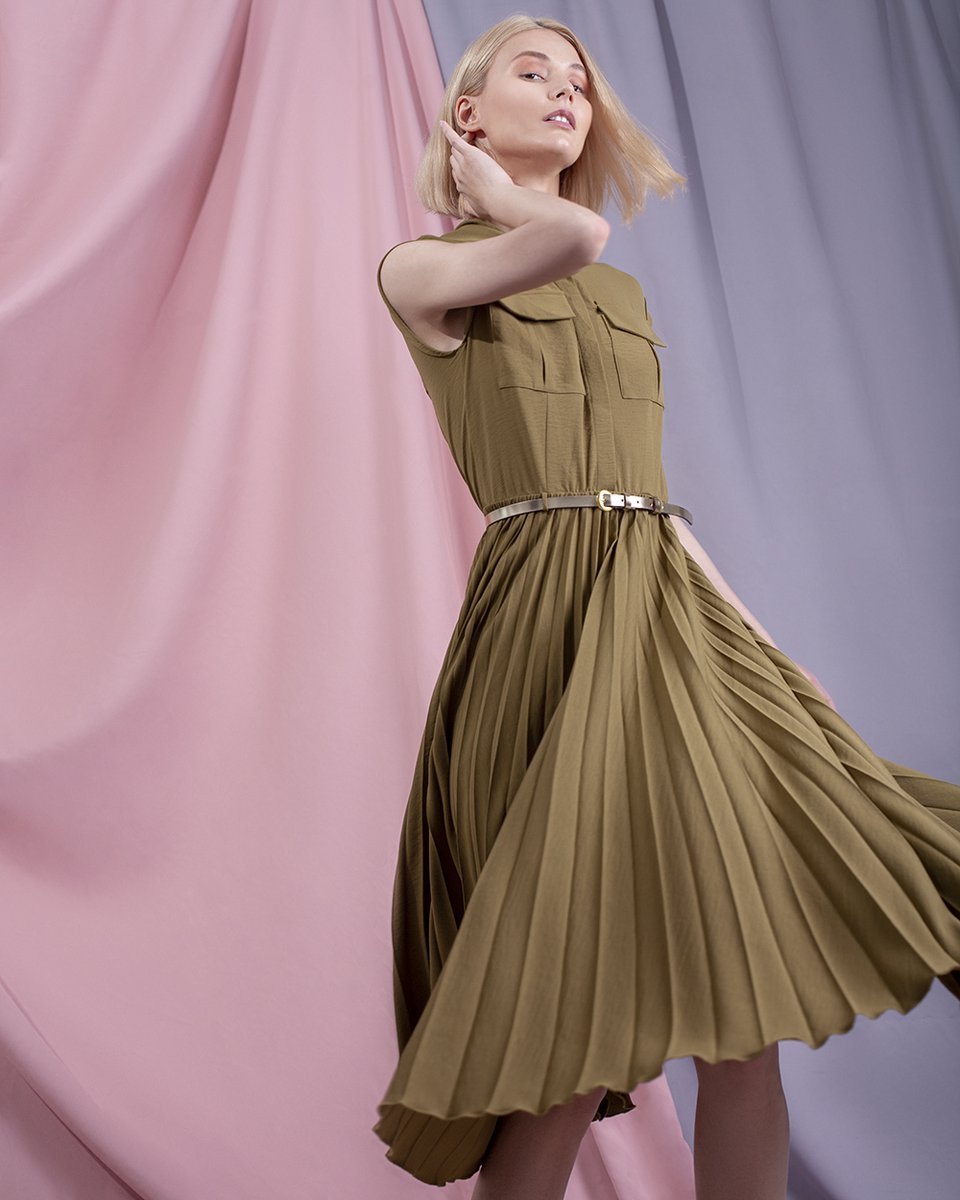 Платье с гофрированными рукавами