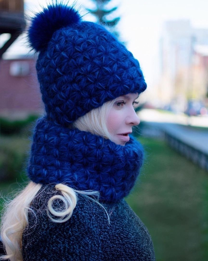 Шапка вязаная узором звездочки