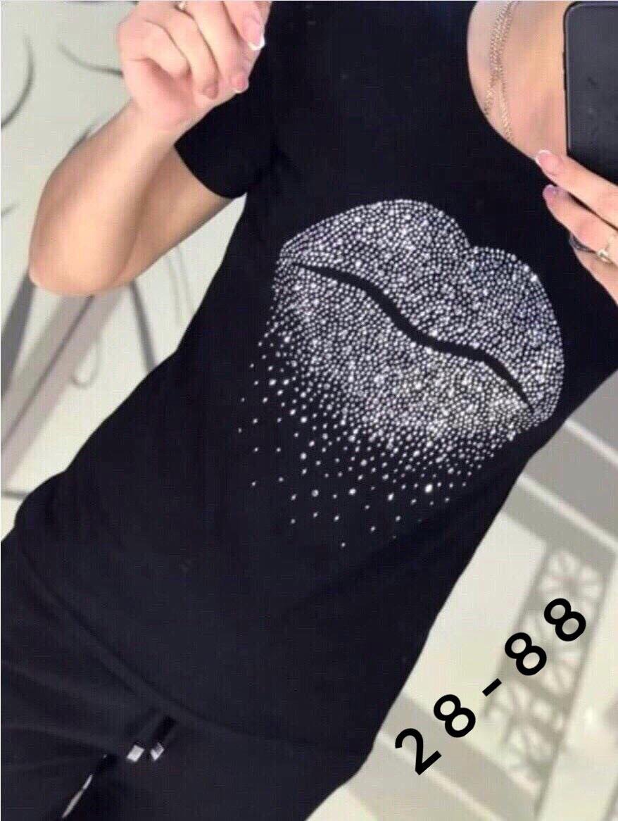 Черная футболка со стразами