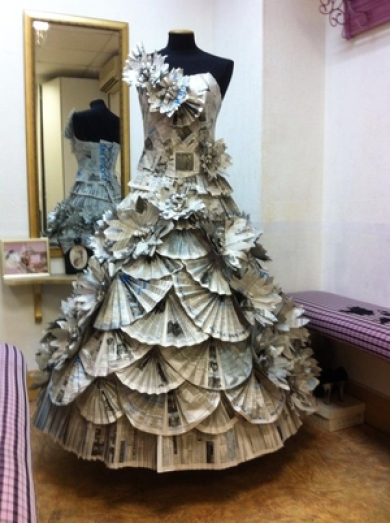 Платье из газет