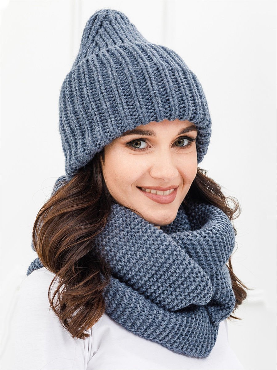 Объемная шапка с отворотом