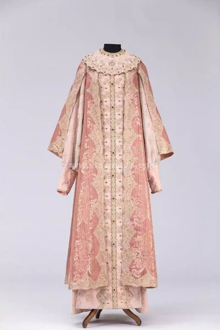 Женский национальный костюм