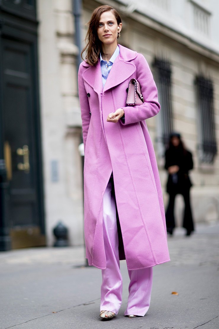 Сиреневое пальто лук