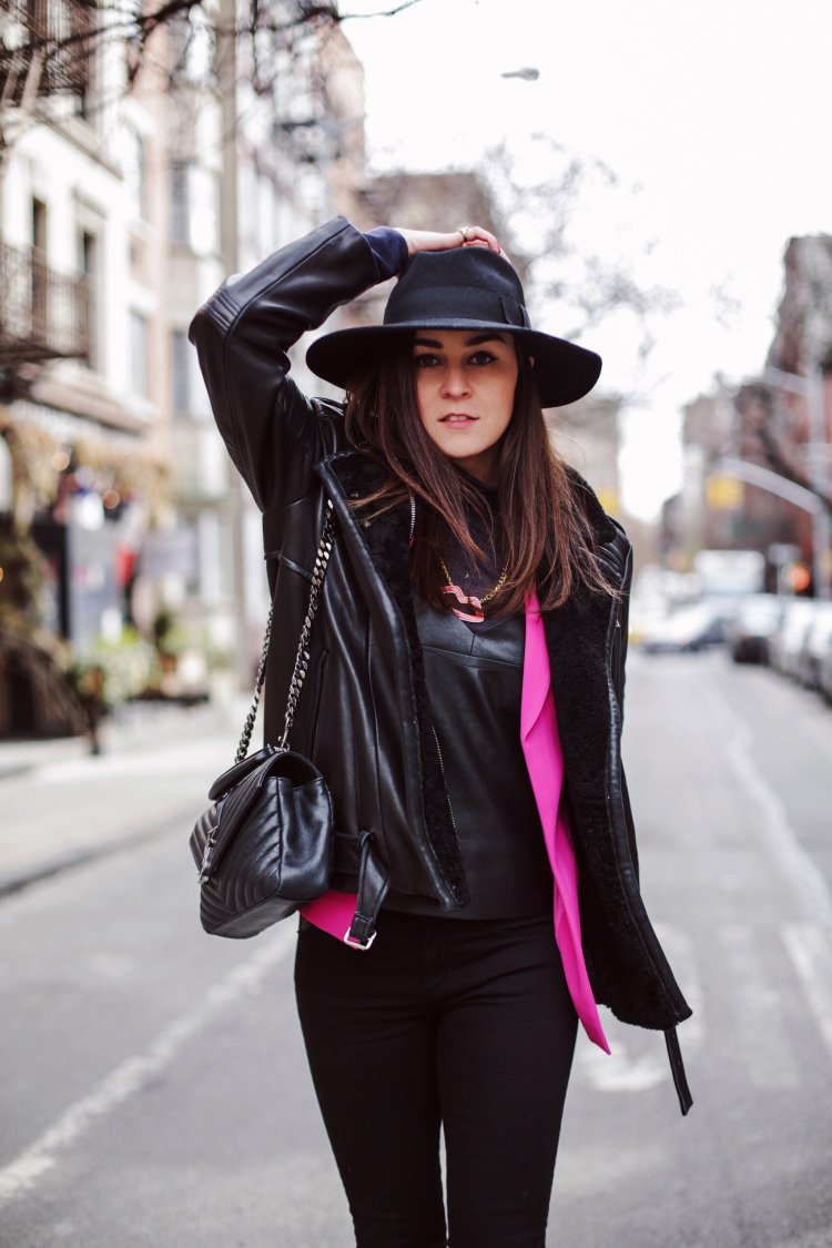 Шляпа с короткой дубленкой