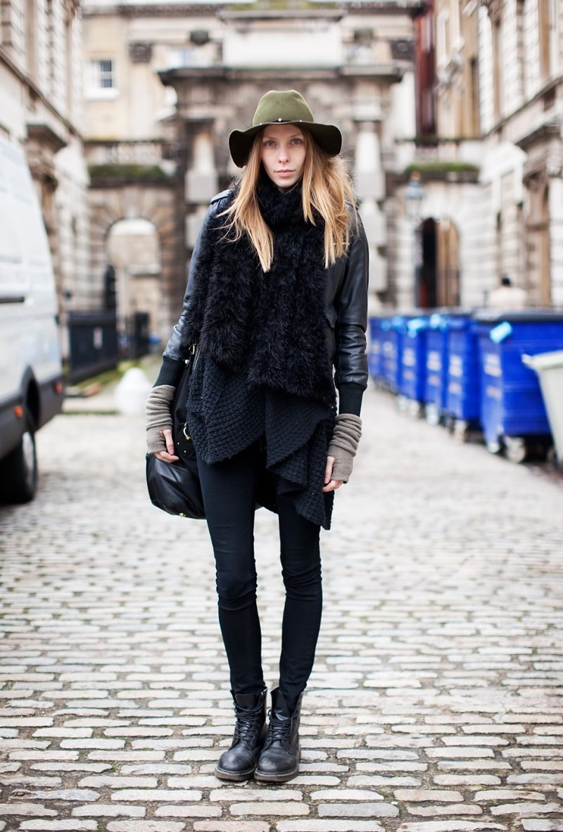 Виктория Бекхэм в кожаной куртке