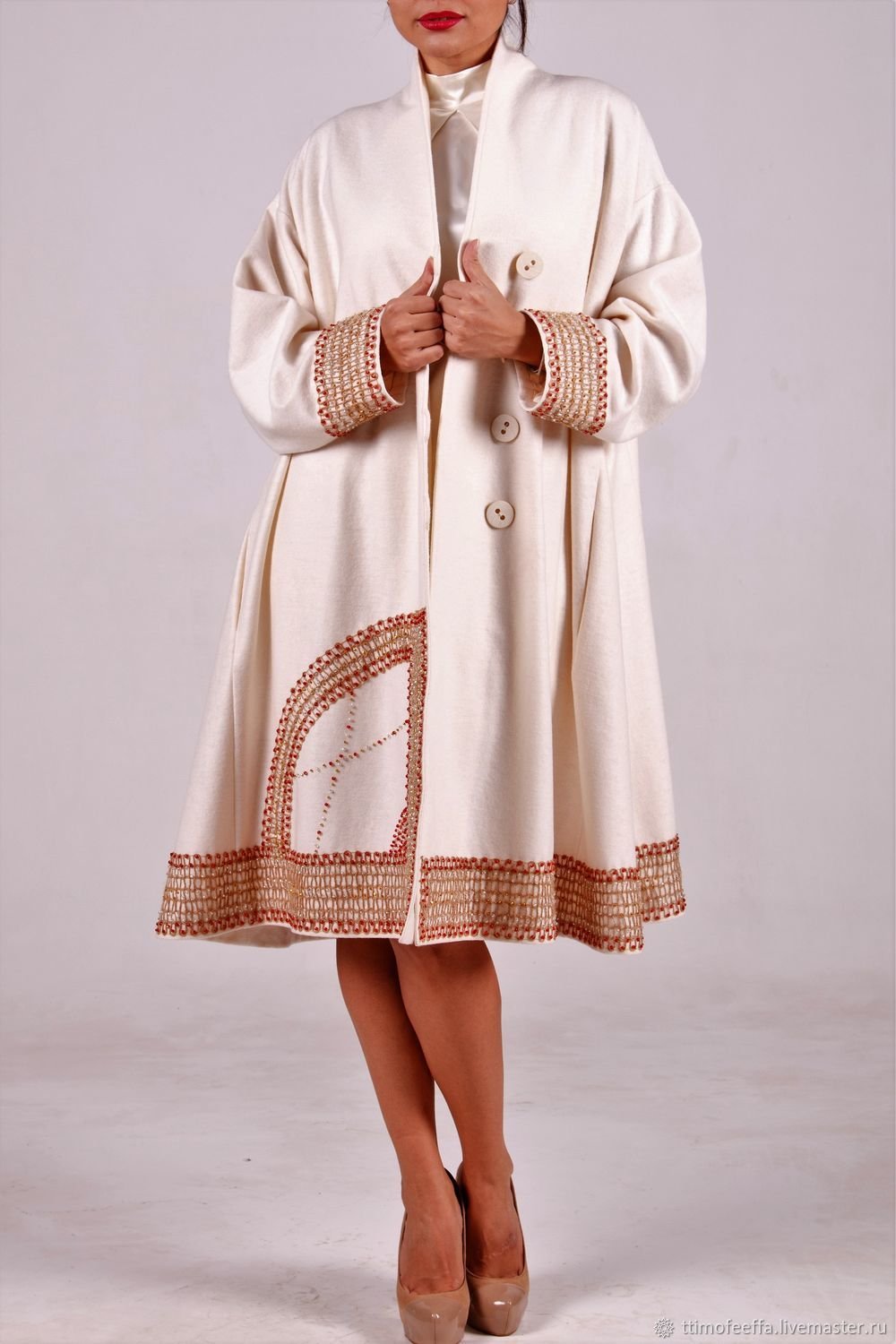 Пальто с национальном стиле