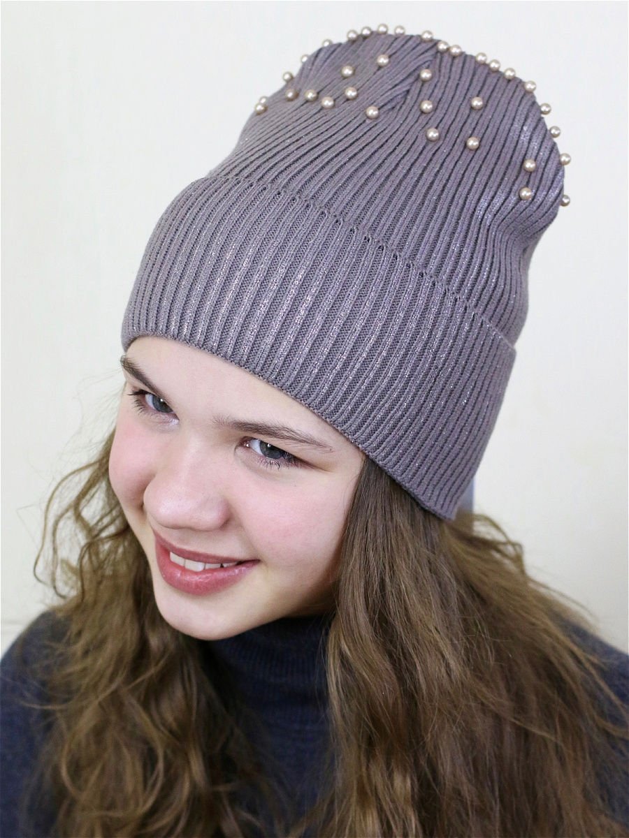 Селена Гомес в шапке