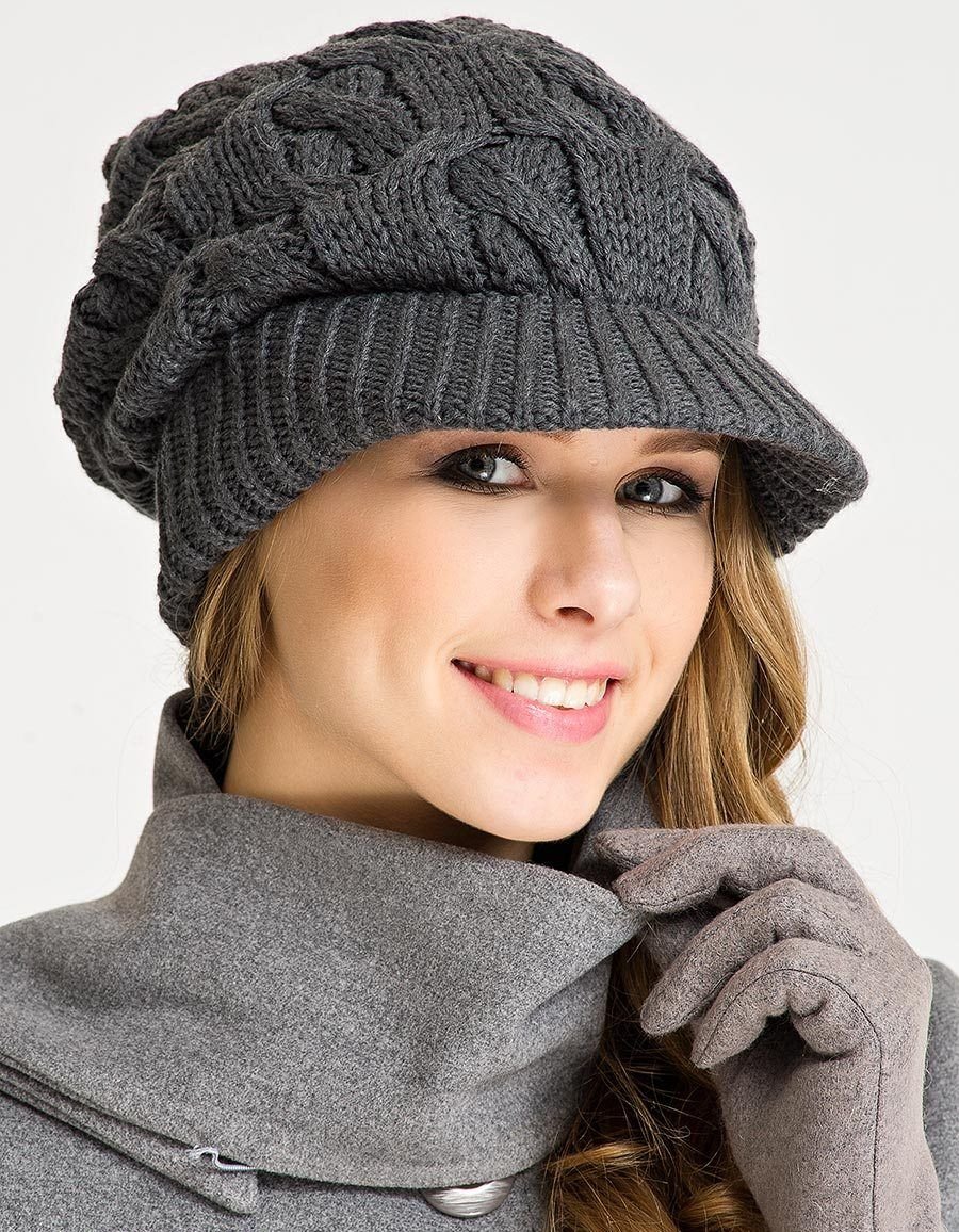 Шапка с козырьком женская