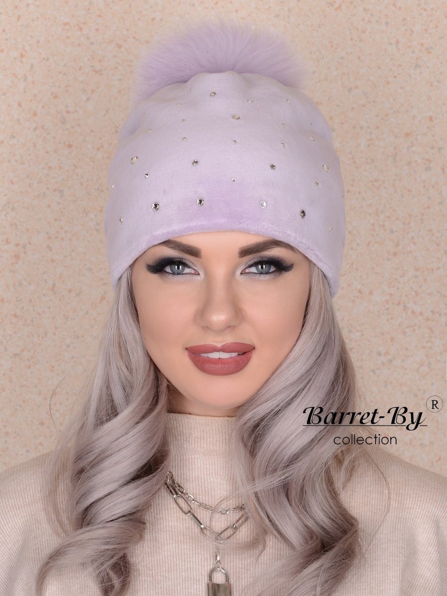 Велюровая шапка со стразами