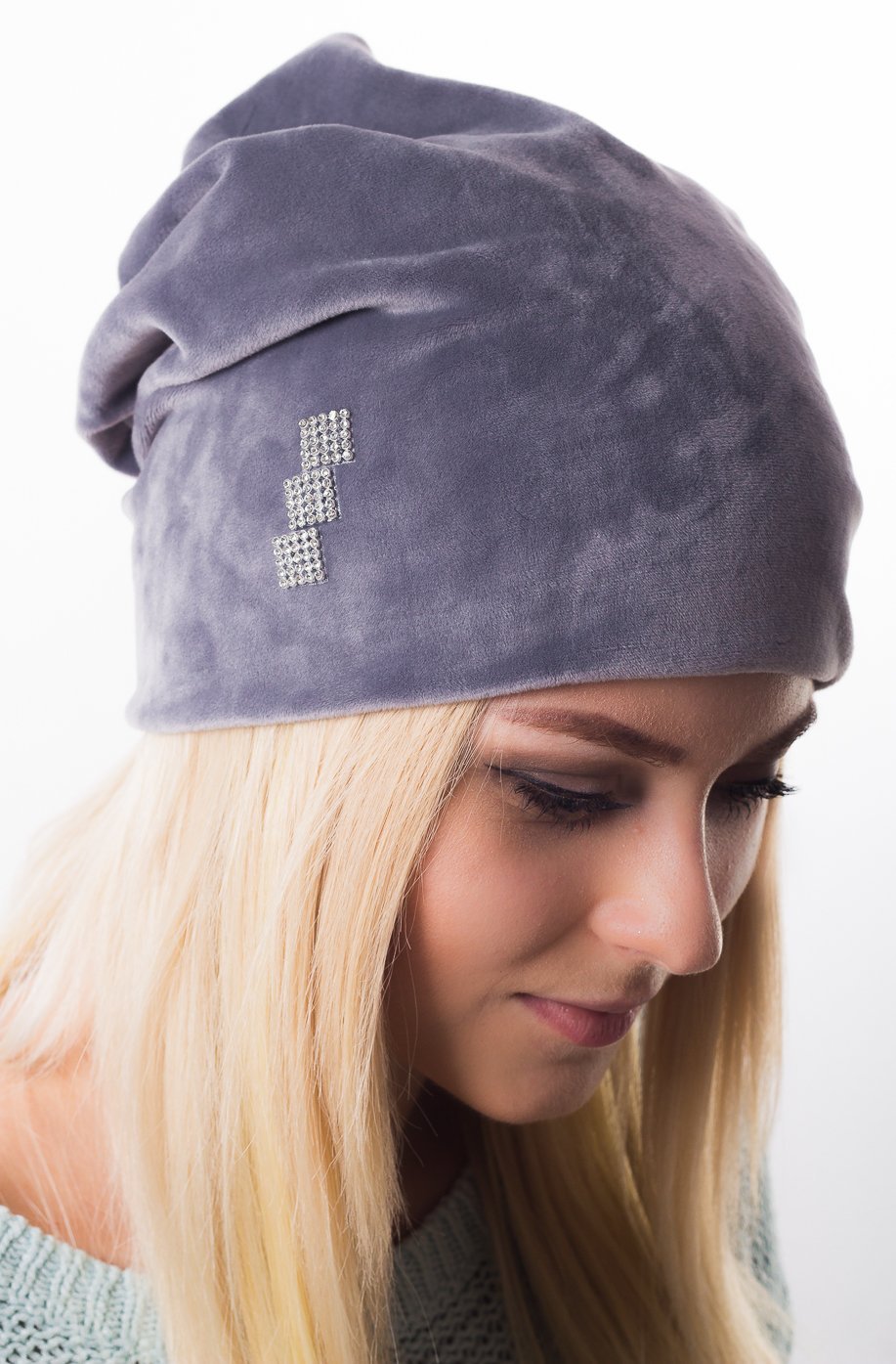 Шапка женская с кристаллами Сваровски