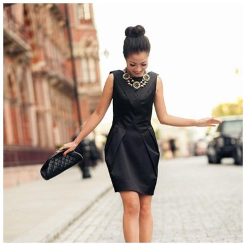 Платье с черными колготками