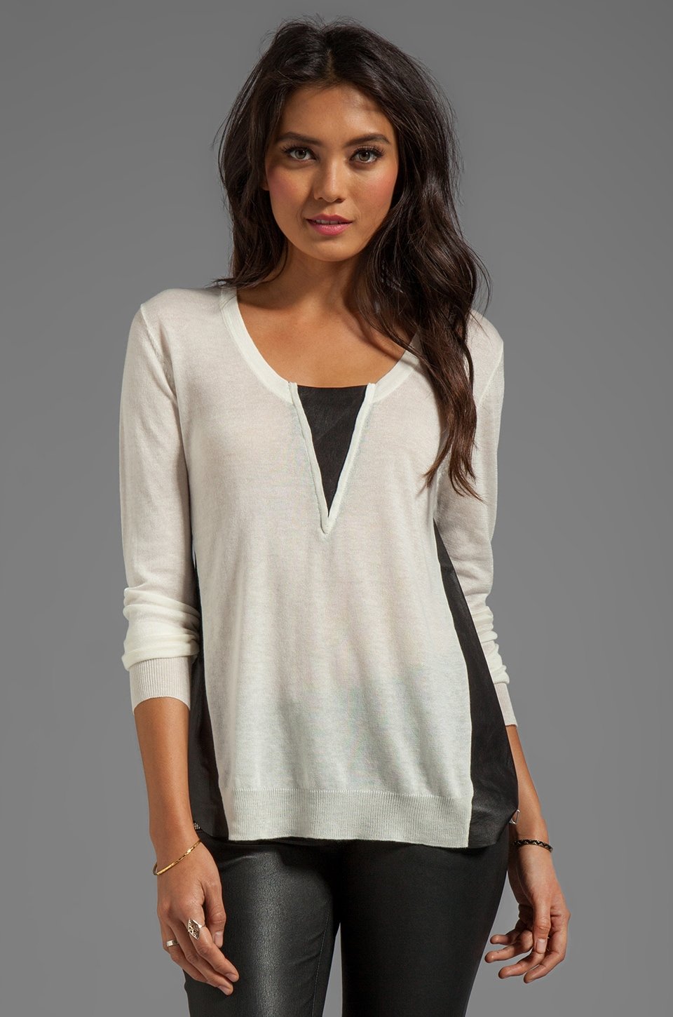 Кофта с кожаными вставками