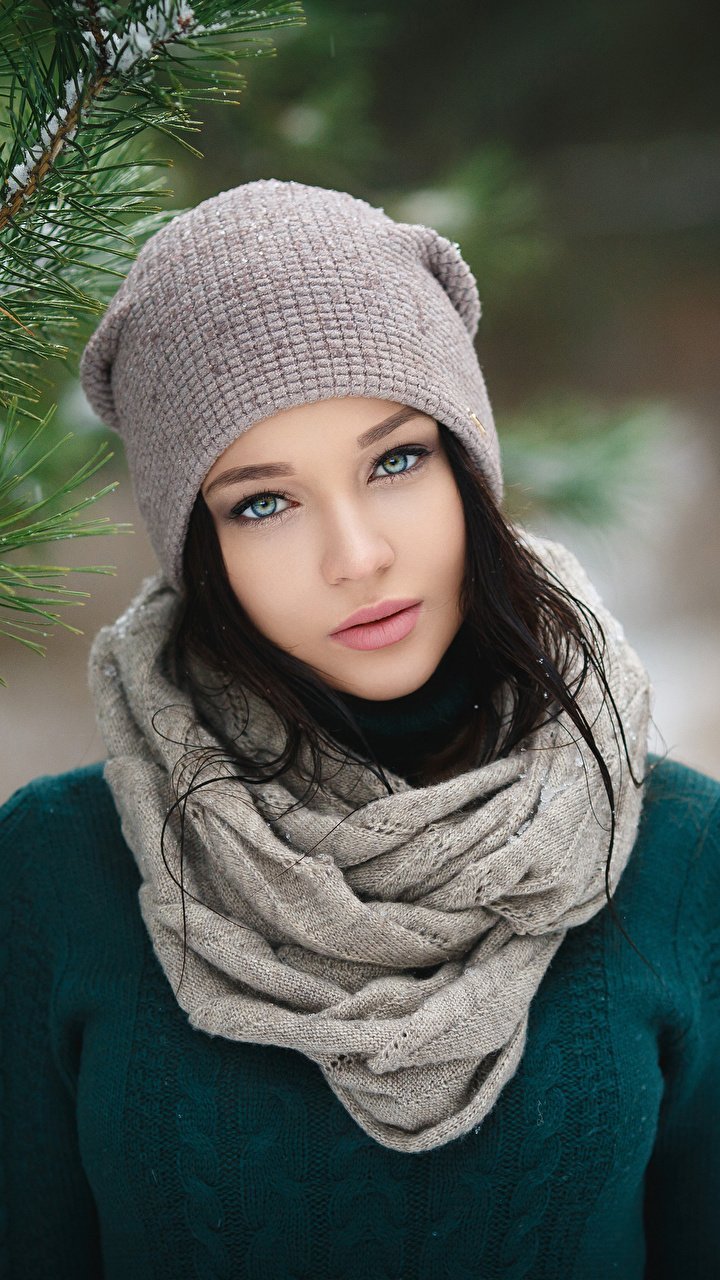 Брендовые вязаные шапочки