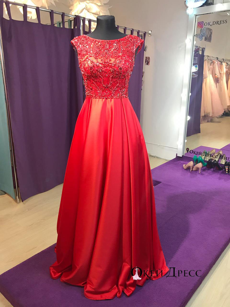 Teuta Matoshi золотое платье