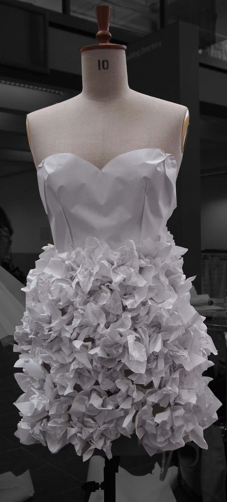 Пышное платье из бумаги