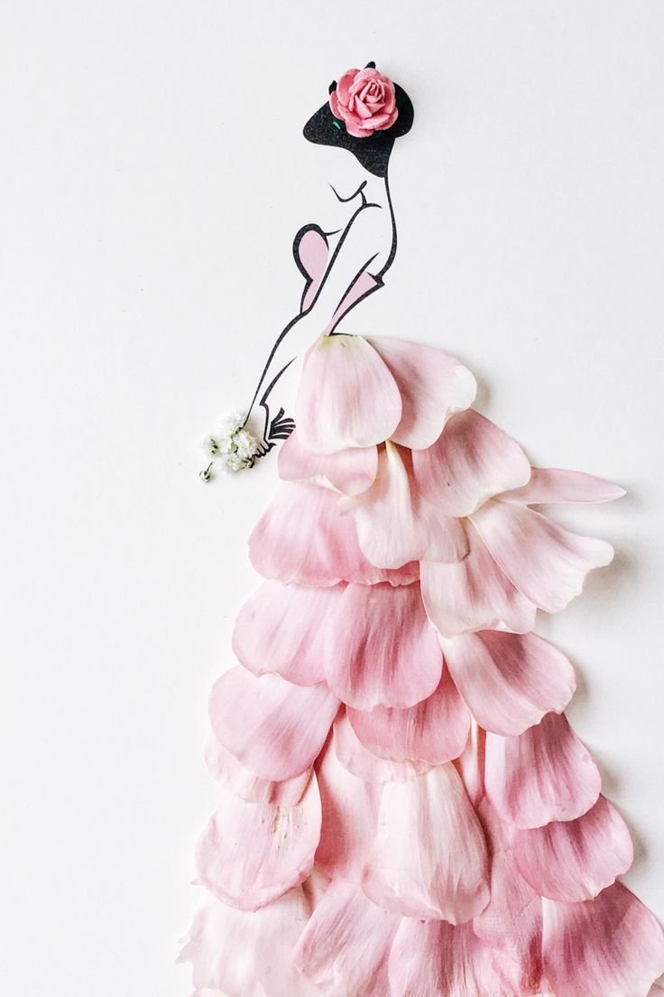 Свадебное платье из бумажных цветов