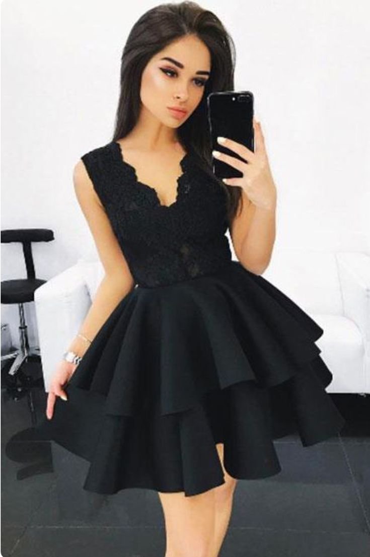 Короткое пышное черное платье
