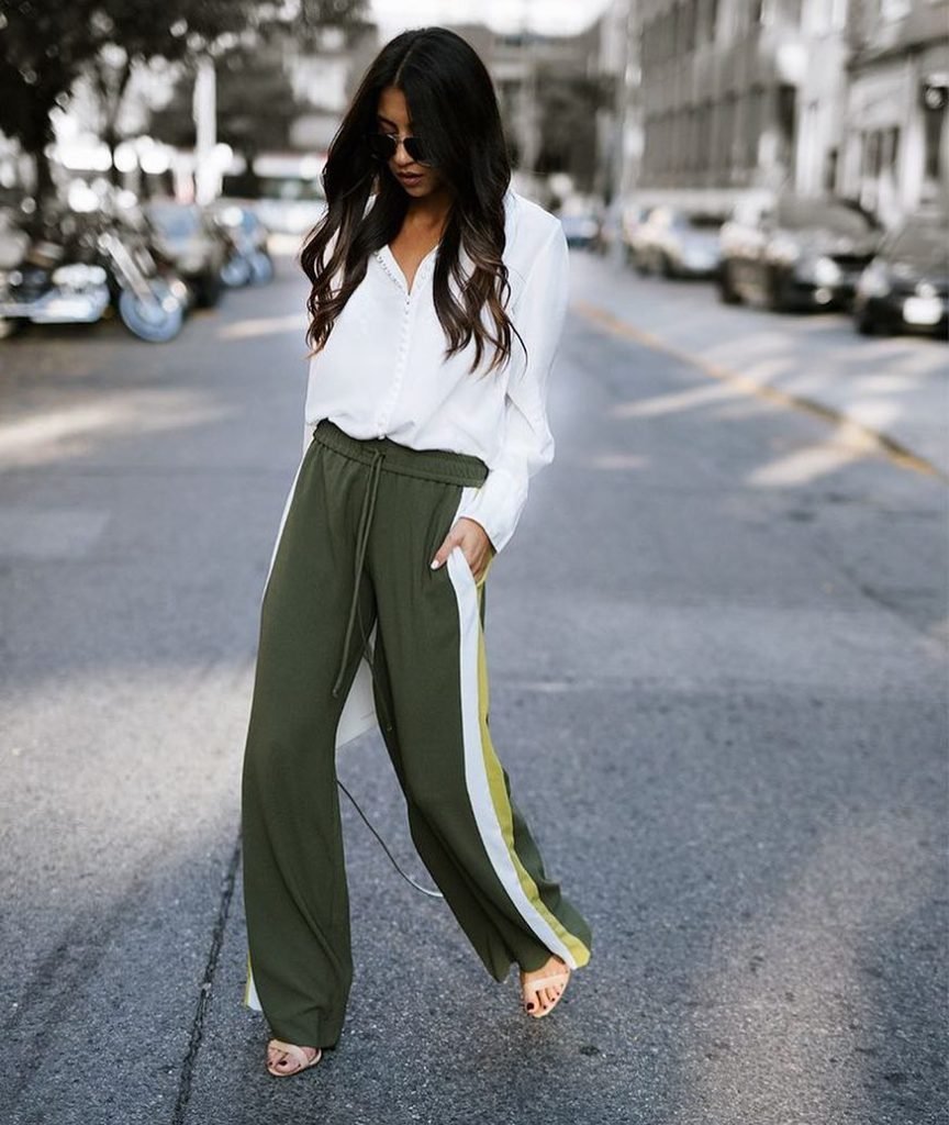 Атласные спортивные штаны с лампасами женские