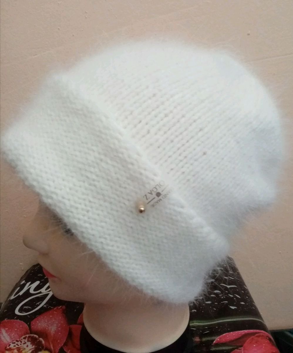 Шапка спицами из пуха норки с красивой макушкой