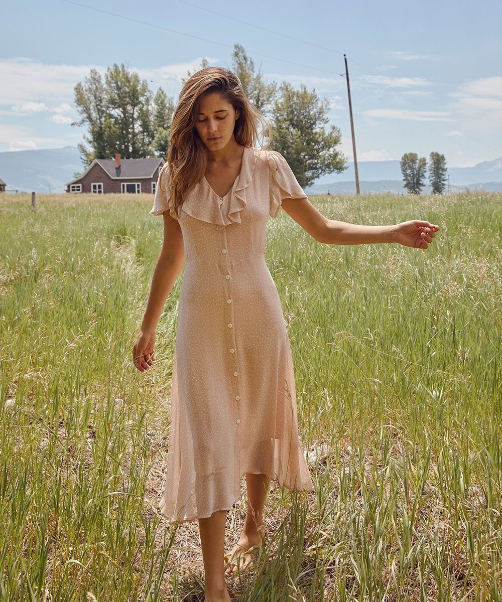 Девушки в прозрачных платьях