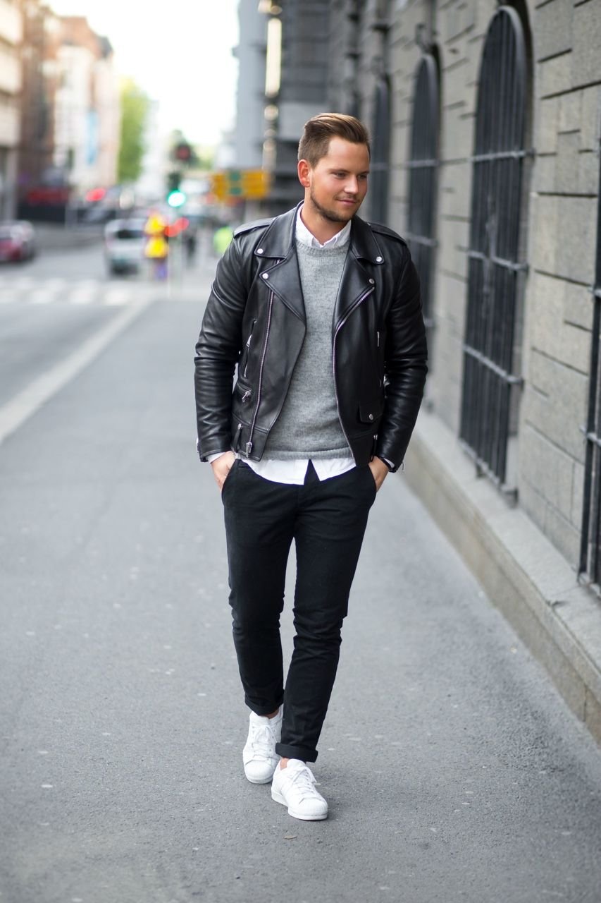 Блондинка в спортивном стиле