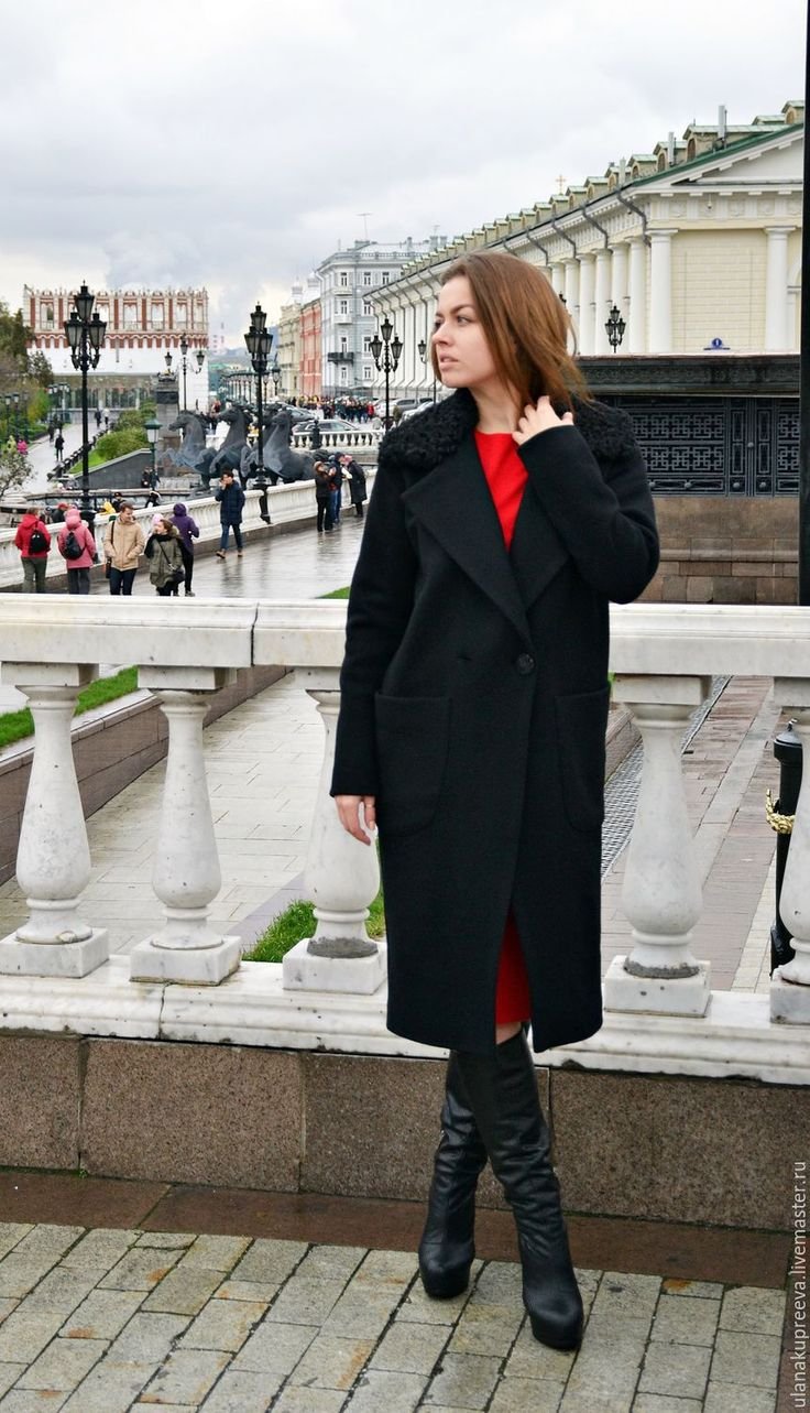 Красное кашемировое пальто