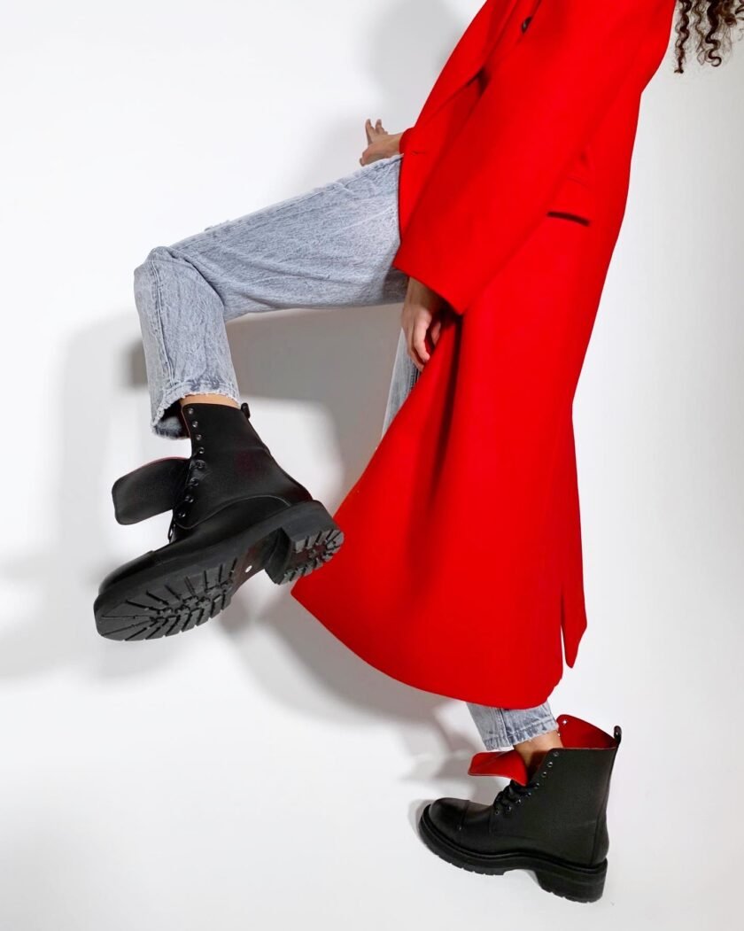 Пальто черно-красное женское