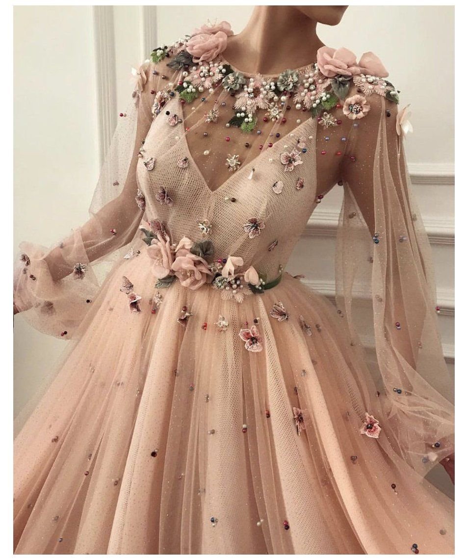 Платье с искусственными цветами