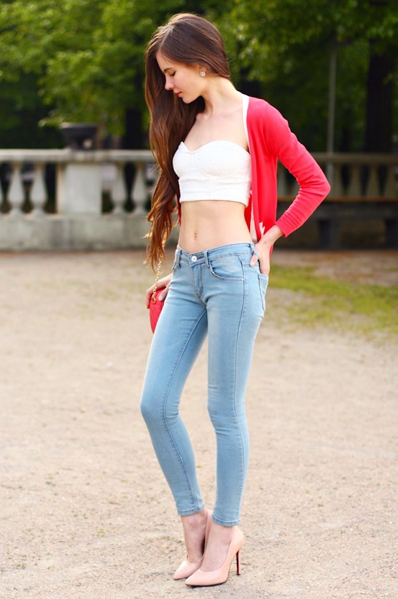 Девушки в джинсах в обтяжку