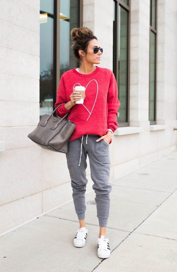 Какую сумку носить со спортивным костюмом