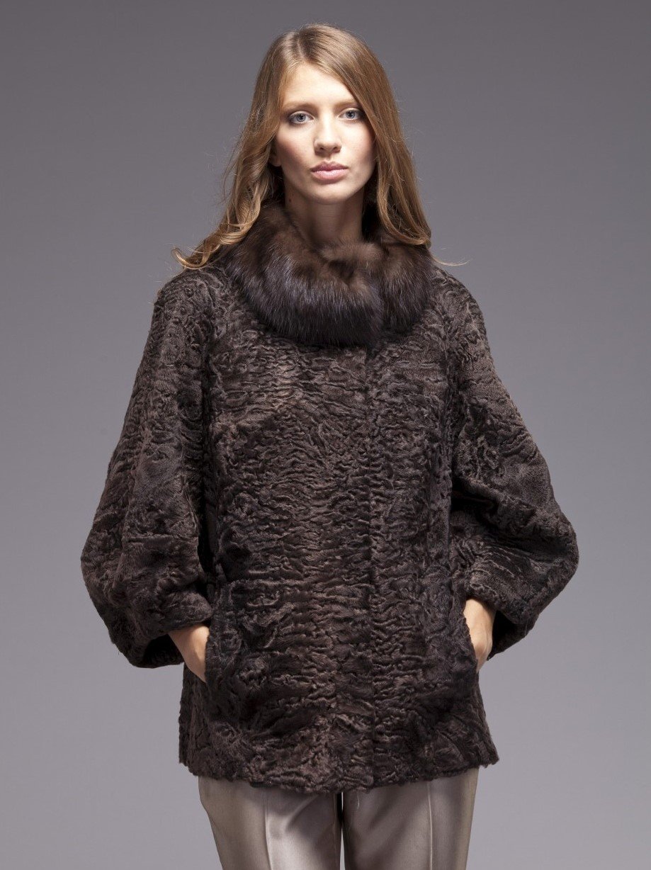 Шуба каракулевая модели 2020 с капюшоном