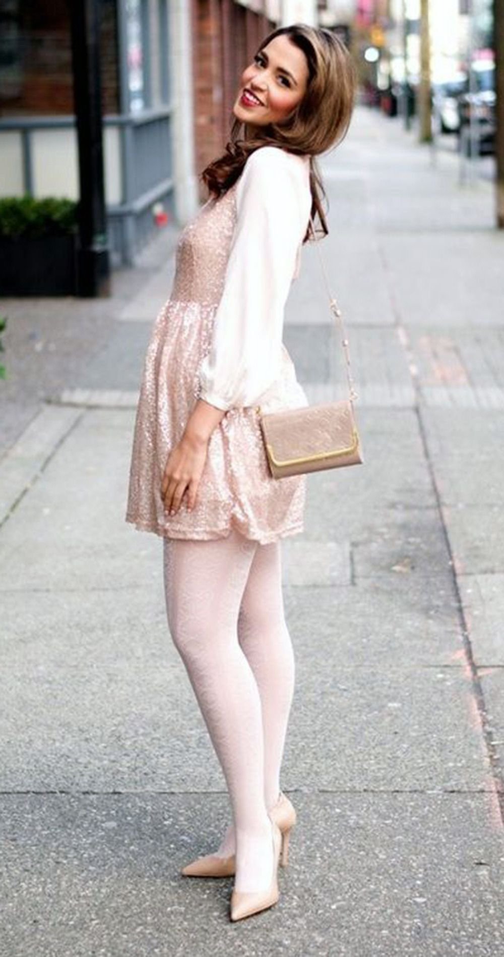 Бежевые лодочки с колготками