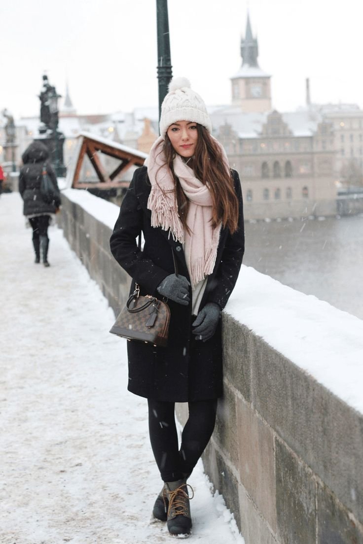 Шапка бини с пуховиком