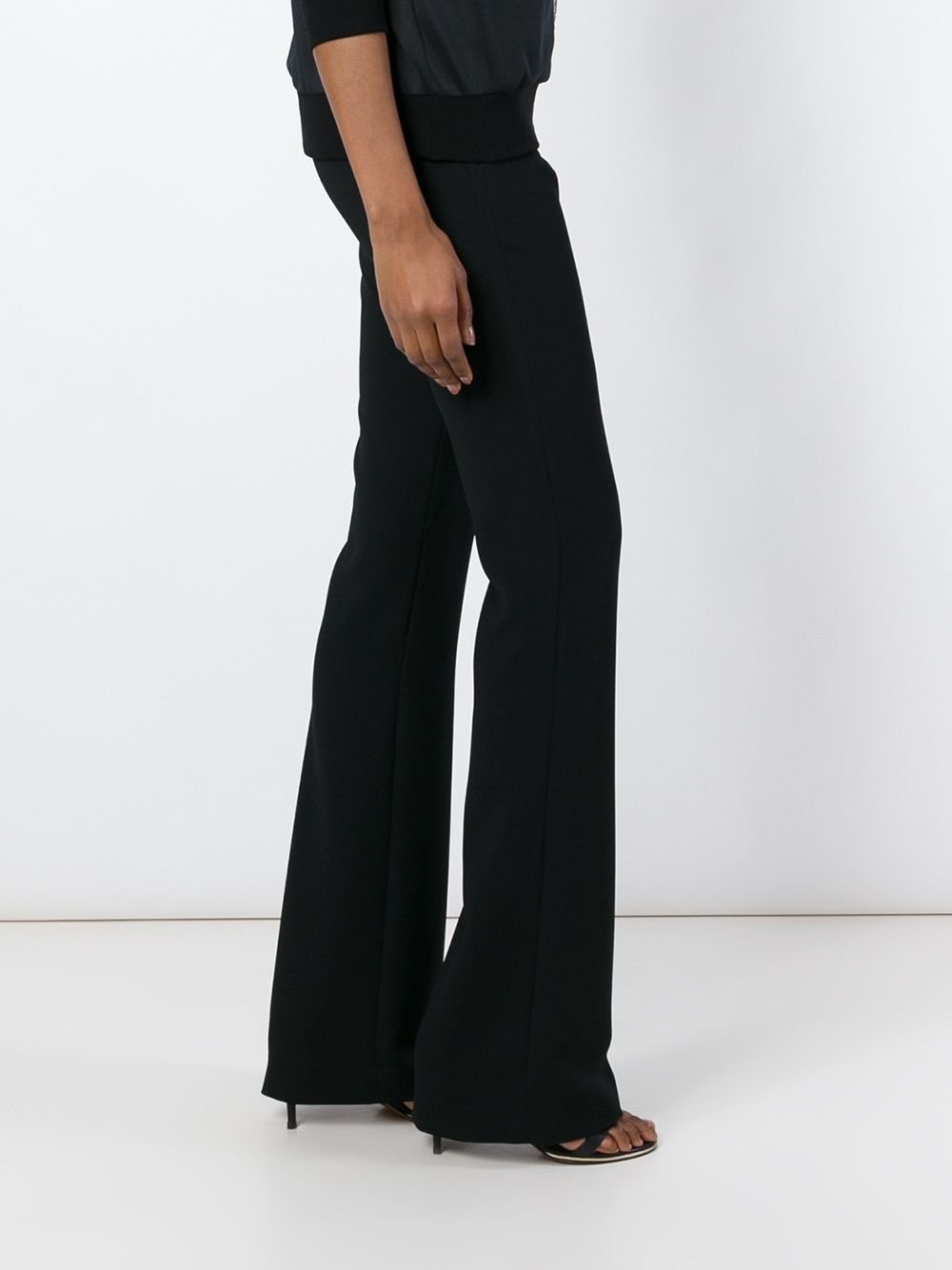 Клеш снова в моде