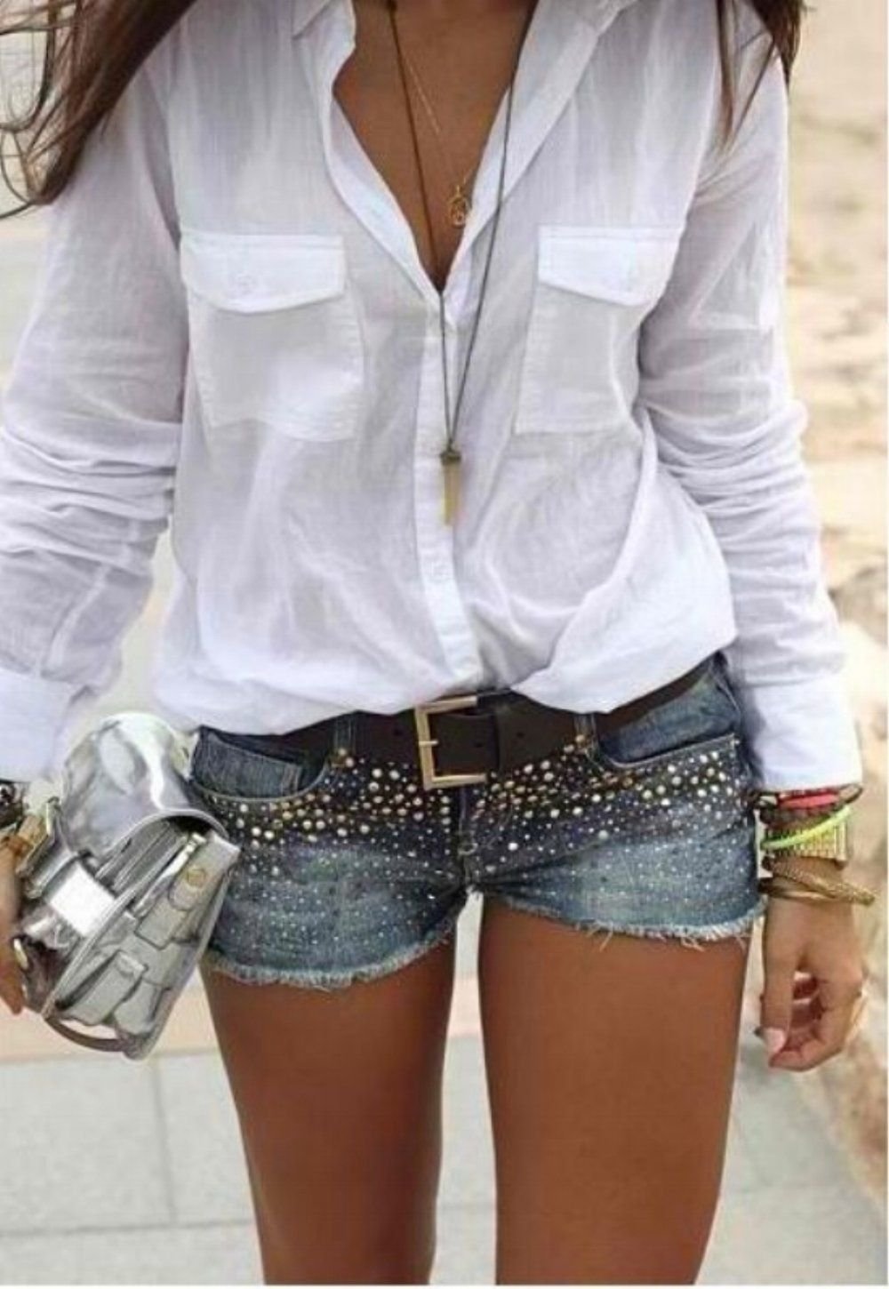Образ блузка с джинсовыми шортами бермудами