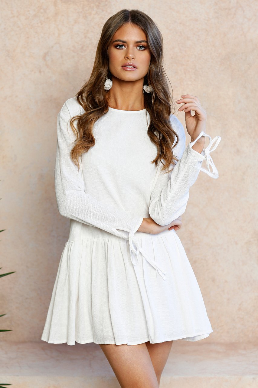 Пляжное платье с широкими рукавами