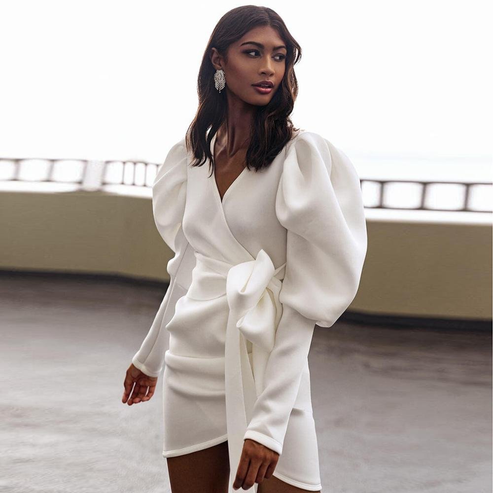 Платье с открытыми плечами