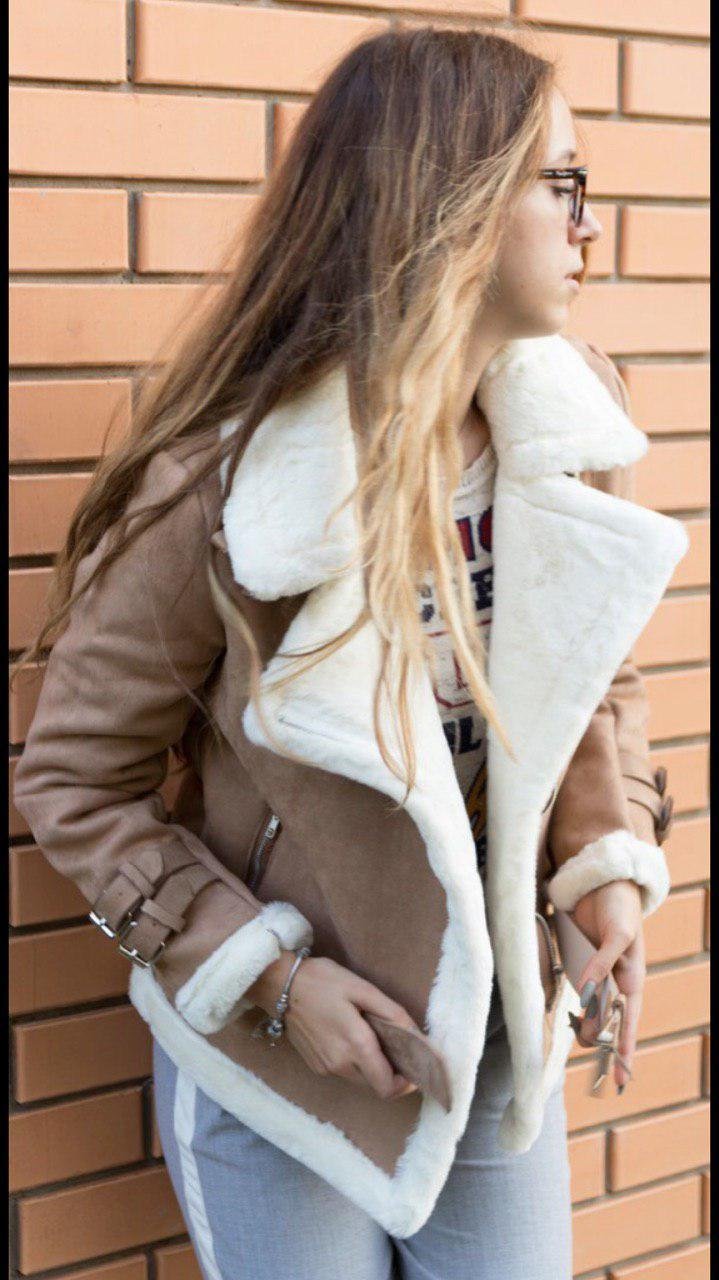 Черная куртка с белым мехом женская