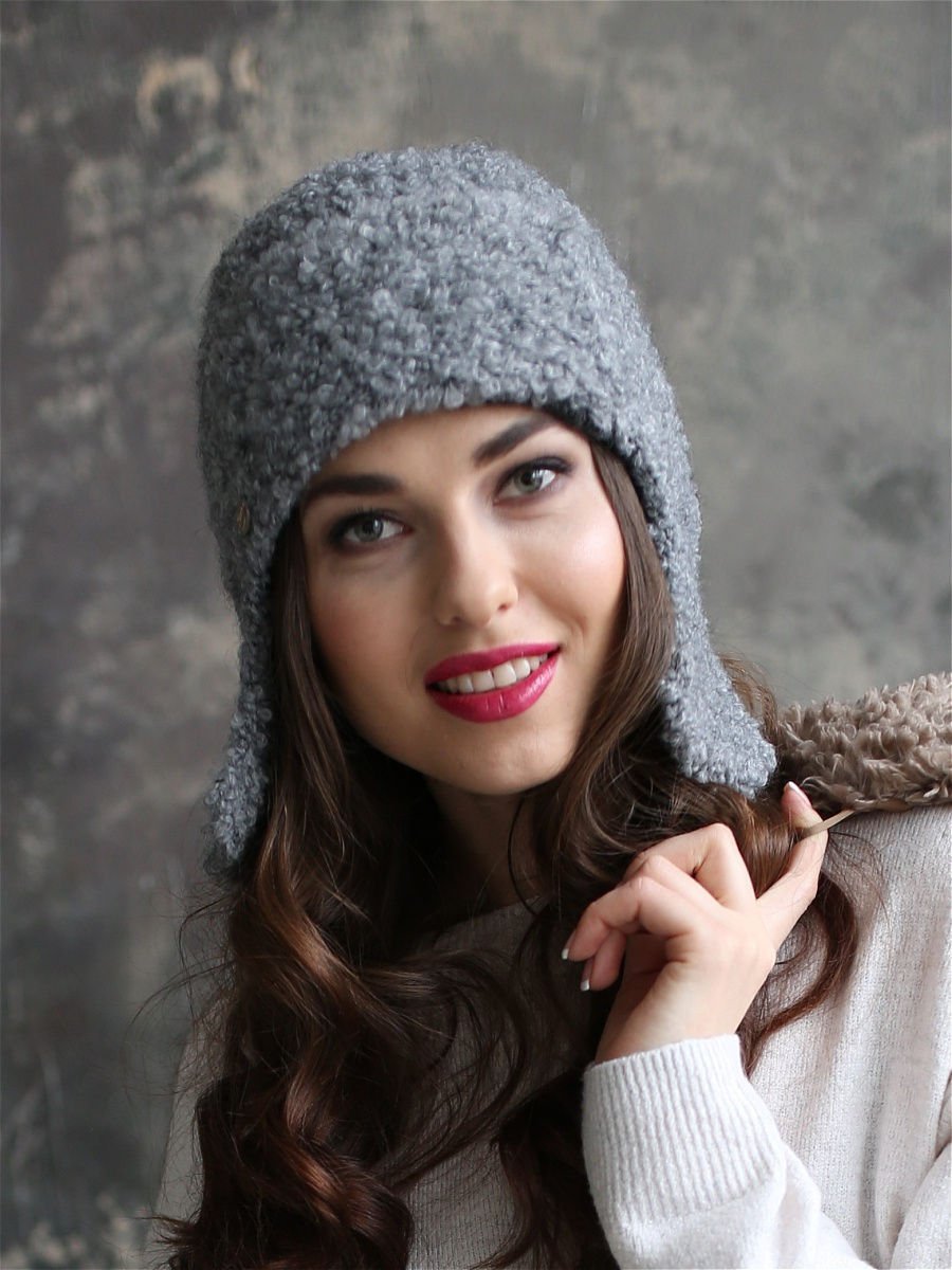 Вязаная шапка ушанка для девочки