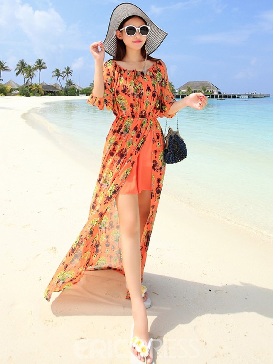 Блондинка в платье с открытыми плечами