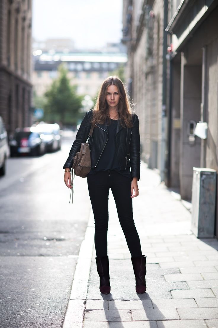 Пальто с грубыми ботинками