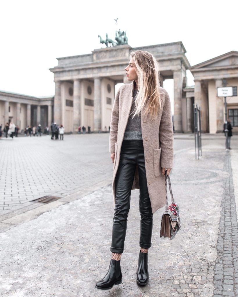 Спортивный костюм с ботинками